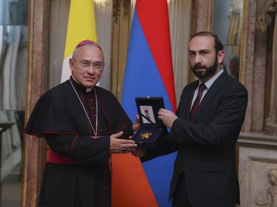 Armenia FM in Vatican, meets with Substitute for Holy See Secretariat of State for General Affairs