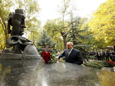 Armenia PM honors October 27, 1999 parliament tragedy victims
