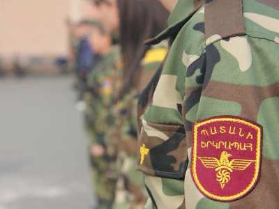В Армении девочка-подросток по неосторожности ранила себя из пневматического пистолета