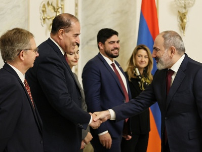 PM Pashinyan receives France-Armenia friendship group delegation from French parliament