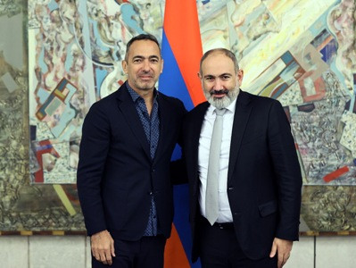 Pashinyan receives Youri Djorkaeff