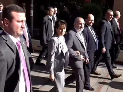 Гражданин назвал проходящего по Северному проспекту Еревана Пашиняна предателем