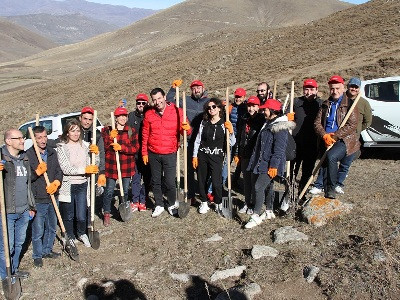 Վիվա-ՄՏՍ. լերկ սարն անտառ դարձնելու մեկնարկը տրվել է (ֆոտո)