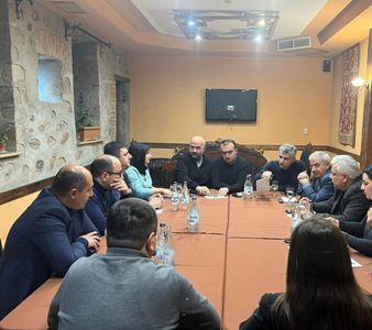 «Պատիվ ունեմ»  խմբակցության  պատգամավորները արցախցի պատգամավորների հետ քննարկել են Արցախի շուրջ ստեղծված իրադրությունը