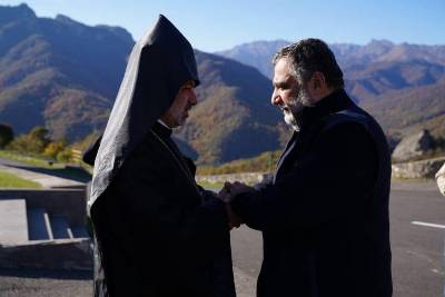 «Հրապարակ». Ռուբեն Վարդանյանը լայն լիազորություններ է ստացել Արցախի նախագահից. Կկարողանա՞ ազատվել Խանումյանից