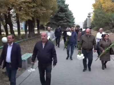 Парламентская фракция оппозиционного блока «Армения» посетила военный пантеон «Ераблур»