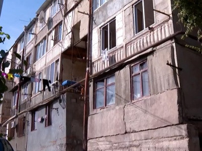 На улице Арзуманяна в Ереване снесут два аварийных здания
