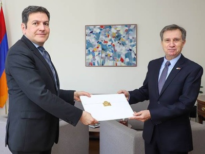 Новоназначенный посол Уругвая вручил копии верительных грамот замглавы МИД Армении