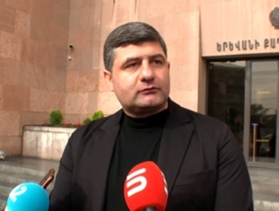 Перед мэрией Еревана прошла акция протеста с требованием восстановить финансирование велотрека