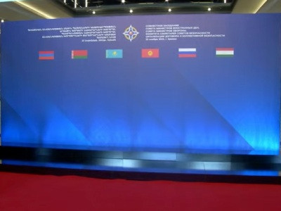 Делегации стран ОДКБ прибывают в ереванскую гостиницу «Двин» для участия в сессии СКБ