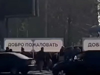Armenia residents greeting Vladimir Putin