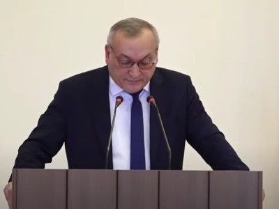 «Այս օրենքին մեկ դեմ կամ մեկ ձեռնպահ քվեարկելը խայտառակություն է». Արթուր Թովմասյան