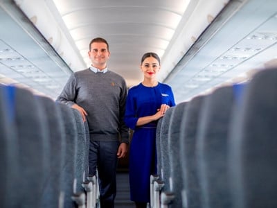 Авиакомпания «Fly Arna» предлагает молодым людям работу бортпроводников