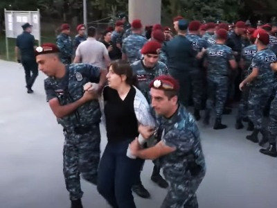 «Жоховурд»: Административный суд Армении приостановит иск полиции против родителей погибших военнослужащих