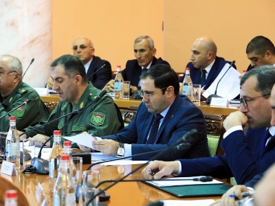 Министр обороны провел рабочее совещание