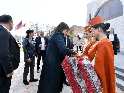 Աննա Հակոբյանը այցելել է Սևակի տուն-թանգարան և Սուրբ Կարապետ վանք․ նրան դիմավորել է մարզպետը