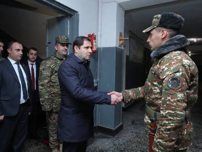 Սուրեն Պապիկյանը ԳՇ պետ, գեներալ-մայոր Էդվարդ Ասրյանի ուղեկցությամբ այցելել է ՊՆ N  զորամաս