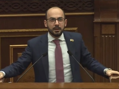 Ես ձեզ լիքը հրավառություններ ու լիքը տոնածառներ եմ մաղթում. ՔՊ-ական պատգամավորը՝ ընդդիմադիրներին