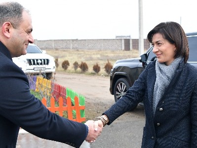 Աննա Հակոբյանըէ Կոտայքի մարզի ջերմատերերին առաջարկել է սեփական բեռնատար ինքնաթիռ ձեռք բերել (ֆոտո)