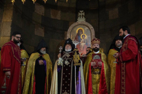 Կաթողիկոսի հանդիսապետությամբ կատարվել է խաղաղության և զորակցության աղոթք հանուն Արցախի