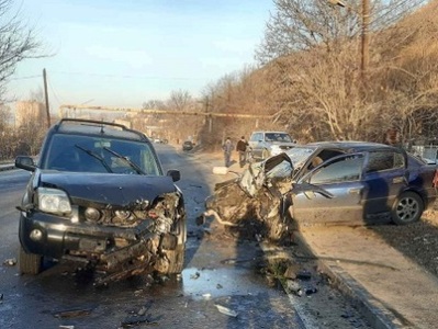 Վանաձորում բախվել են «Opel Astra»-ն, «Nissan»-ը և «Mercedes-Benz»-ը․ կան վիրավորները (ֆոտո)