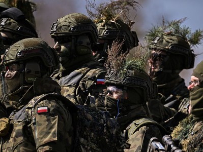 Polish army recruits volunteers from 15 to 65 years old for military training