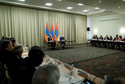 Pashinyan has meeting with heads of Armenian diplomatic missions accredited abroad in Jermuk