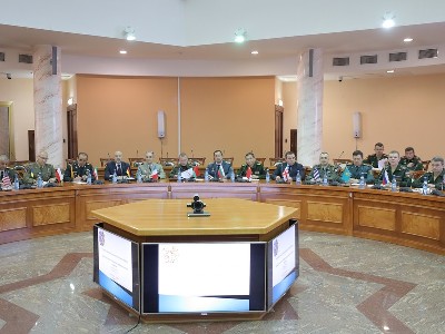 Представитель Минобороны встретился с военными атташе посольств