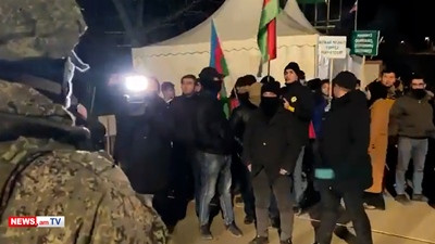 Azerbaijanis don't let column of Russian peacekeepers through Lachin corridor