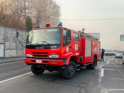 Երևանի քաղաքապետարանի հարևանությամբ տաղավար է այրվում