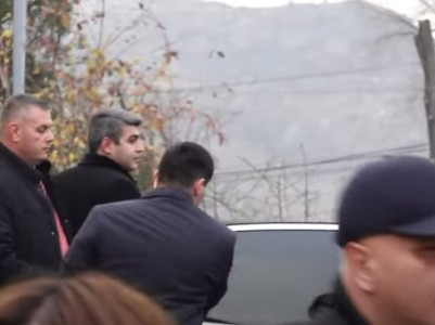 На церемонию панихиды по Галусту Саакяну прибыл спикер парламента Армении
