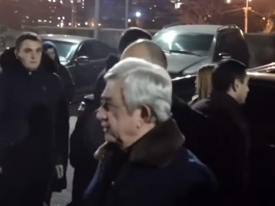 На церемонию панихиды по Галусту Саакяну прибыл Серж Саргсян