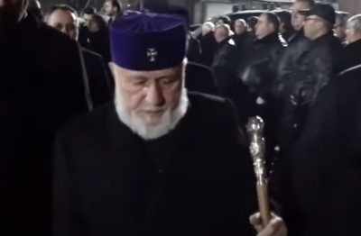В Ереване проходит панихида по экс-спикеру НС Галусту Саакяну: В панихиде участвует и Католикос Всех Армян