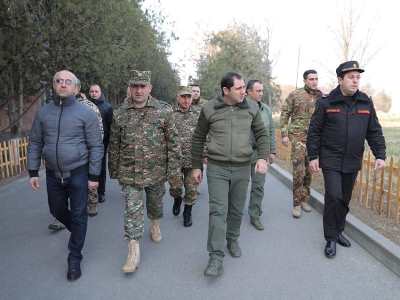 Сурен Папикян и начальник Генштаба посетили учебный центр оборонного ведомства в Армавирской области