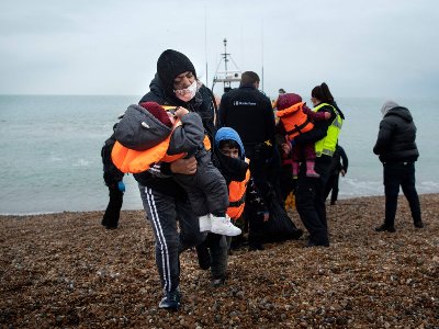 Times: British authorities prepare plan to reduce number of incoming migrants