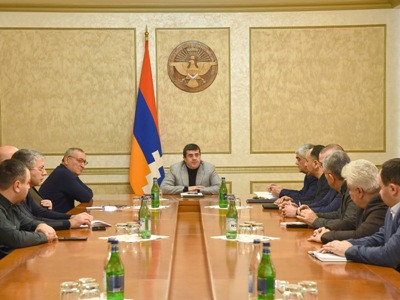 Karabakh President discusses Lachin corridor issue with parliament forces