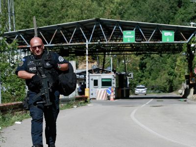 Kosovo closes its largest border crossing with Serbia