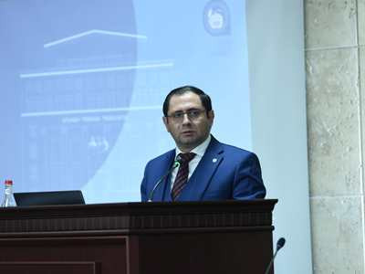 Papikyan announces 10% salary increase for YSU employees