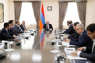 Closer cooperation with friendly countries: Pashinyan visits Armenian Foreign Ministry