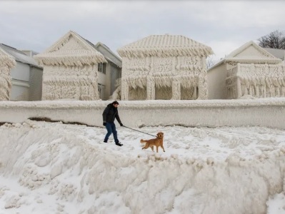 Incredible photos of Lake Erie homes covered in ice after snowstorm