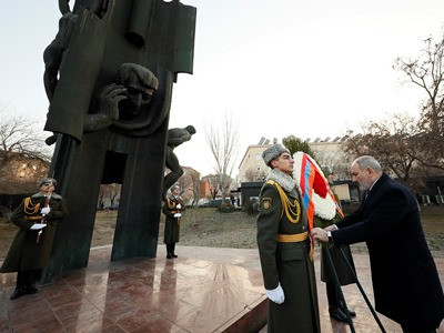 Armenian Prime Minister pays homage to memory of revered Armenians