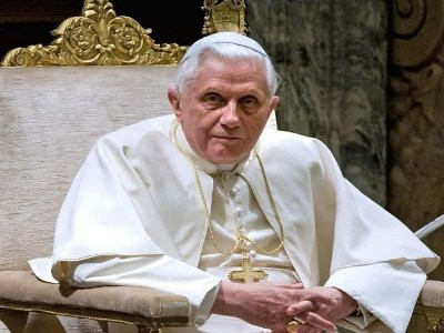 Retired Pope Benedict XVI dies