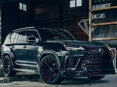 Liberty Walk shows tuning of new Lexus LX