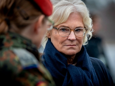 Media: German Defense Minister faces barrage of criticism for her actions in relation to Ukraine