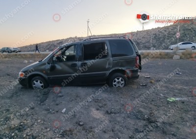 В Арагацотне перевернулся автомобиль Opel: пострадали трое детей и супружеская пара