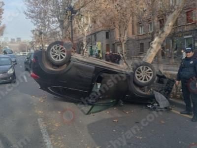 ДТП в Ереване: Известный режиссер доставлен в больницу