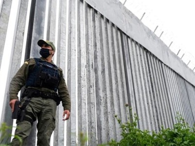 Greece ready to begin expansion of fence along entire length of Turkish border