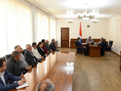 Президент Арцаха представил нового секретаря Совета безопасности сотрудникам аппарата структуры