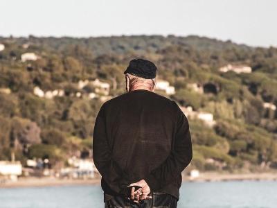 France plans to raise retirement age to 64 years
 