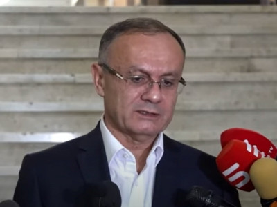 Armenia parliament opposition leader: PM reached arrangement with Turkey, Azerbaijan not to improve our army